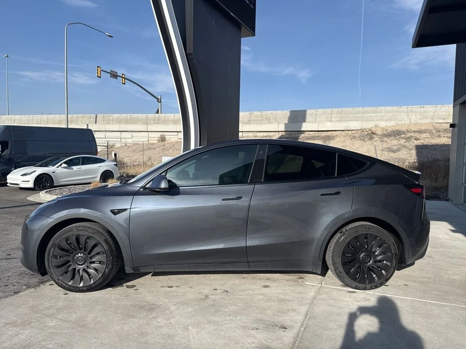 2022 Tesla Model Y - Image 4 of 21