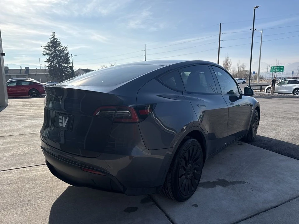 2022 Tesla Model Y - Image 7 of 21