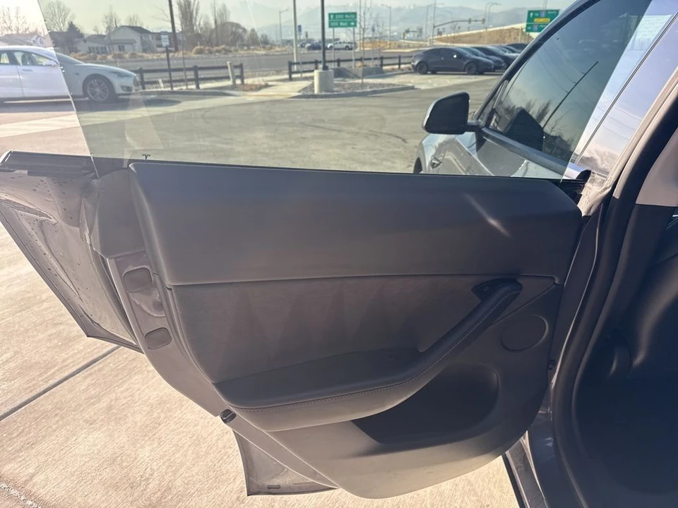2022 Tesla Model Y - Image 13 of 21
