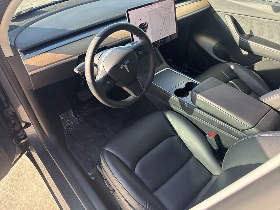 2022 Tesla Model Y - Image 11 of 21