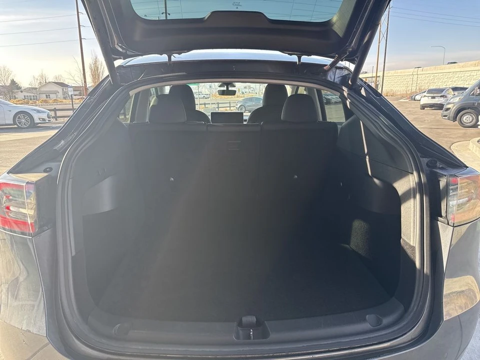 2022 Tesla Model Y - Image 16 of 21