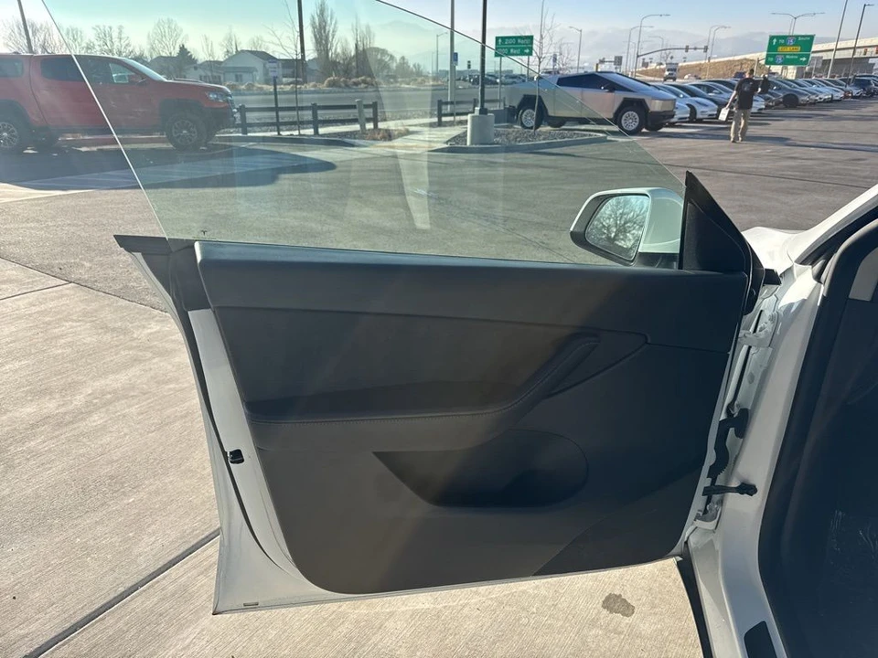 2022 Tesla Model Y - Image 10 of 21