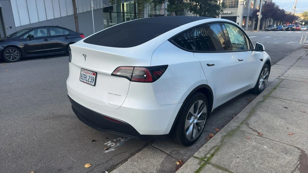 2022 Tesla Model Y - Image 2 of 7