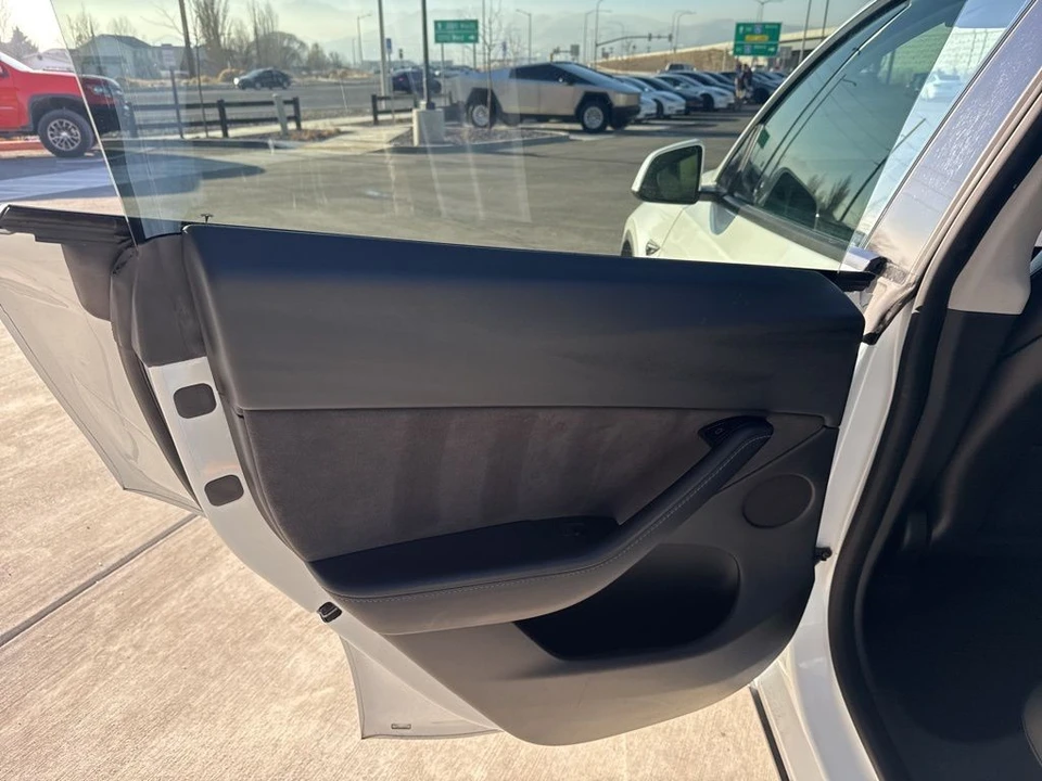 2022 Tesla Model Y - Image 13 of 21