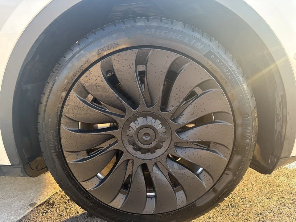 2022 Tesla Model Y - Image 9 of 21