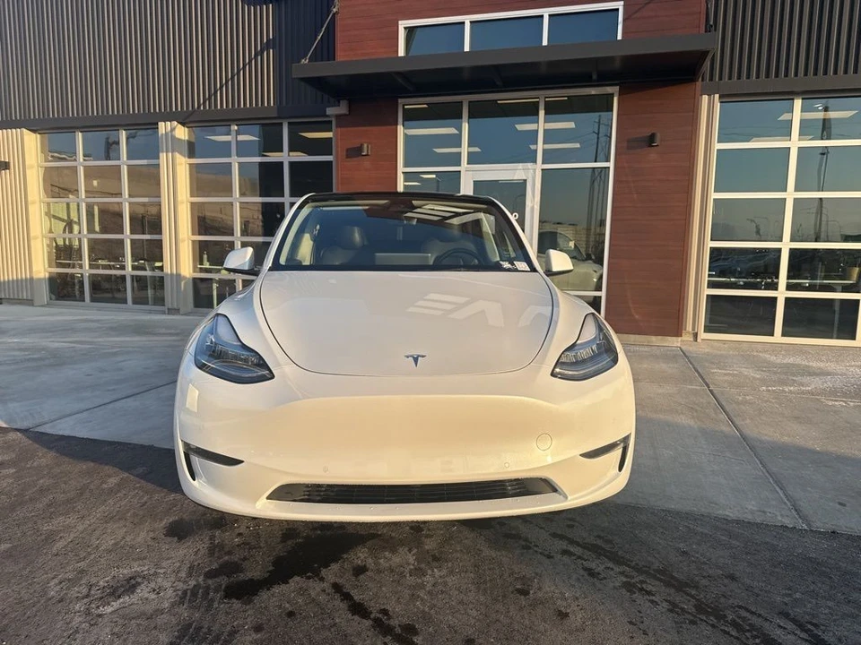 2022 Tesla Model Y - Image 2 of 21
