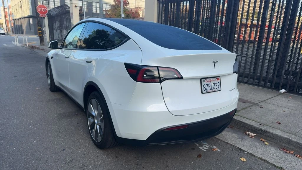 2022 Tesla Model Y - Image 4 of 7