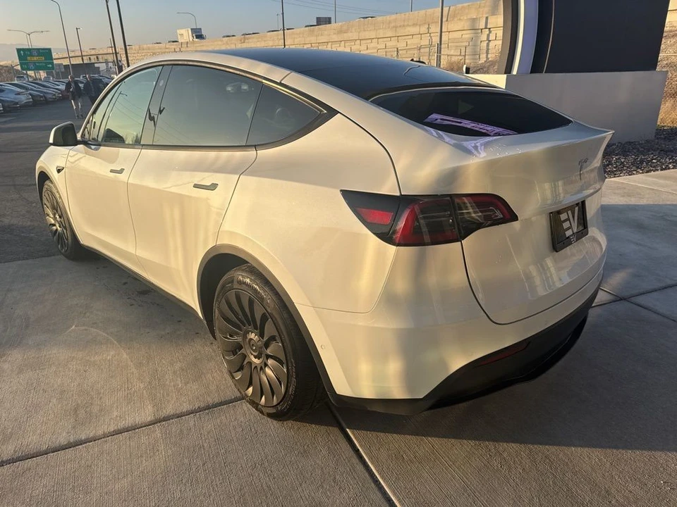 2022 Tesla Model Y - Image 5 of 21