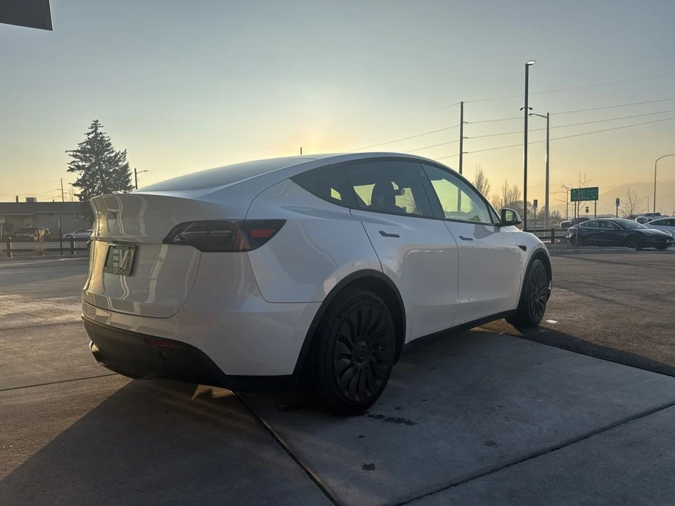 2022 Tesla Model Y - Image 7 of 9