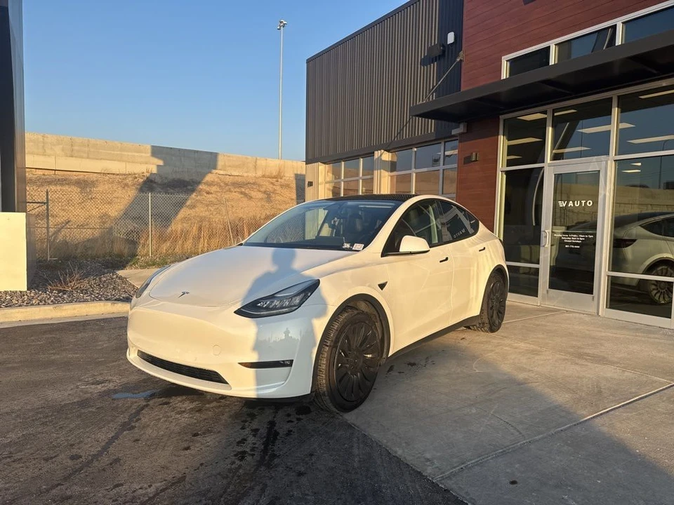 2022 Tesla Model Y - Image 3 of 9
