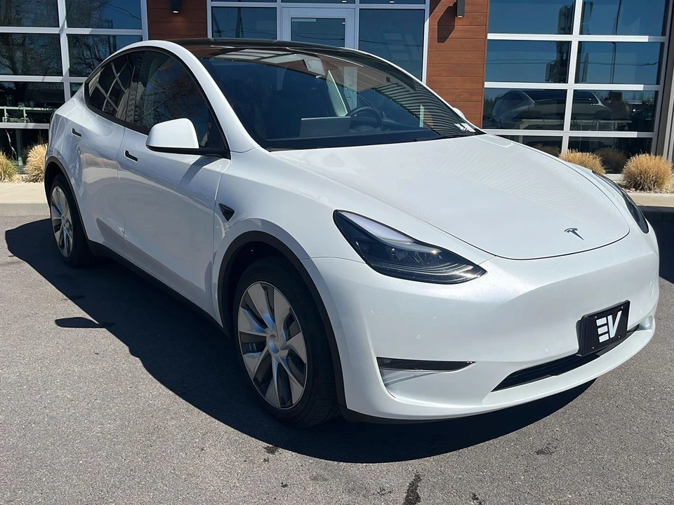 2022 Tesla Model Y - Image 2 of 21
