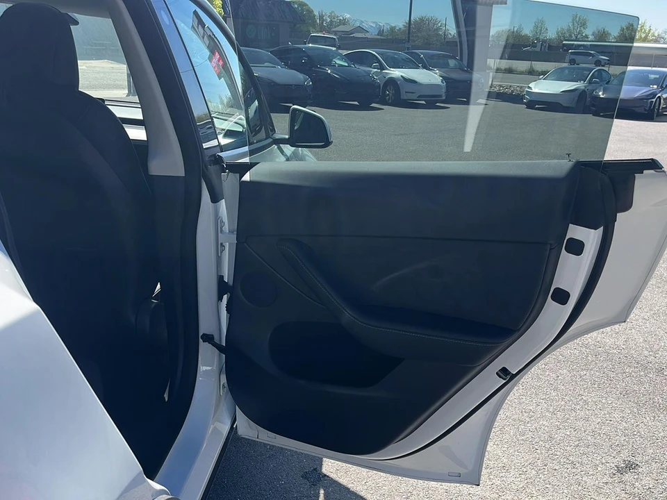 2022 Tesla Model Y - Image 18 of 27