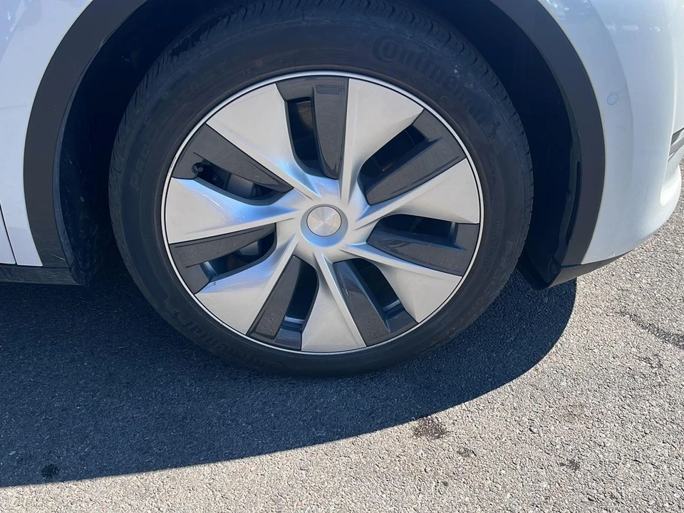 2022 Tesla Model Y - Image 10 of 27