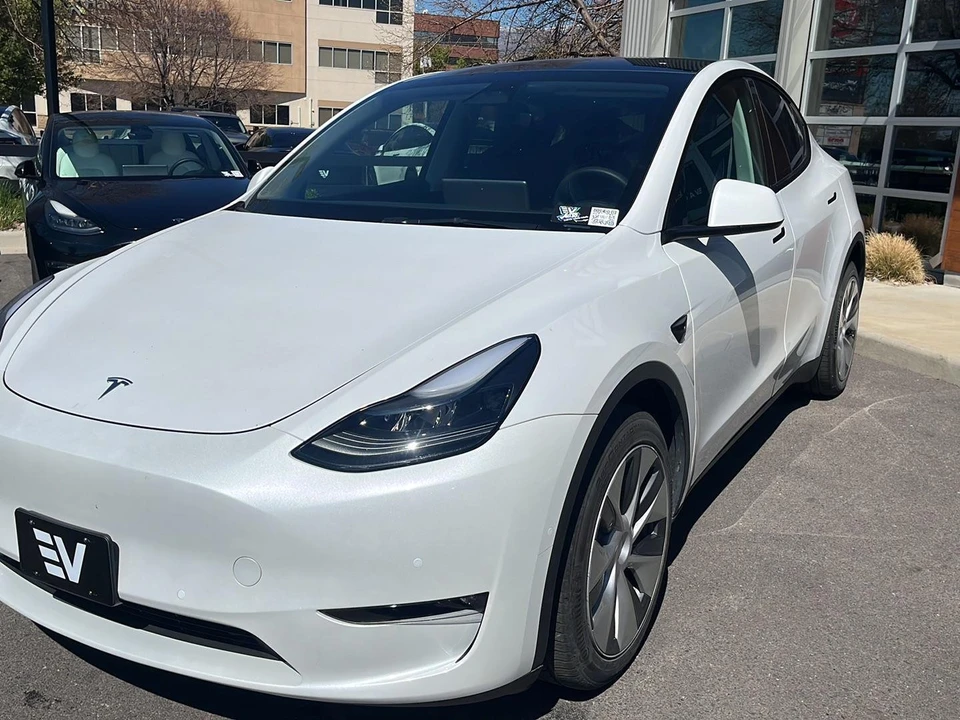 2022 Tesla Model Y - Image 4 of 21