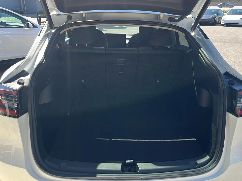 2022 Tesla Model Y - Image 17 of 21