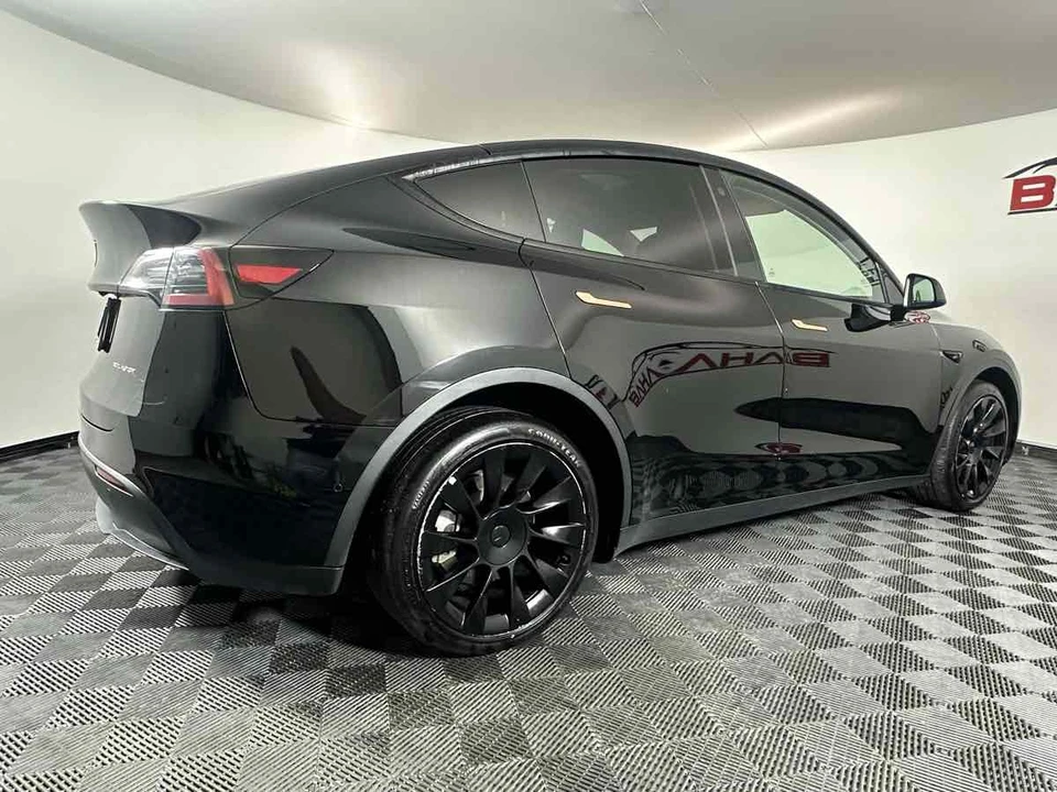 2022 Tesla Model Y - Image 9 of 21