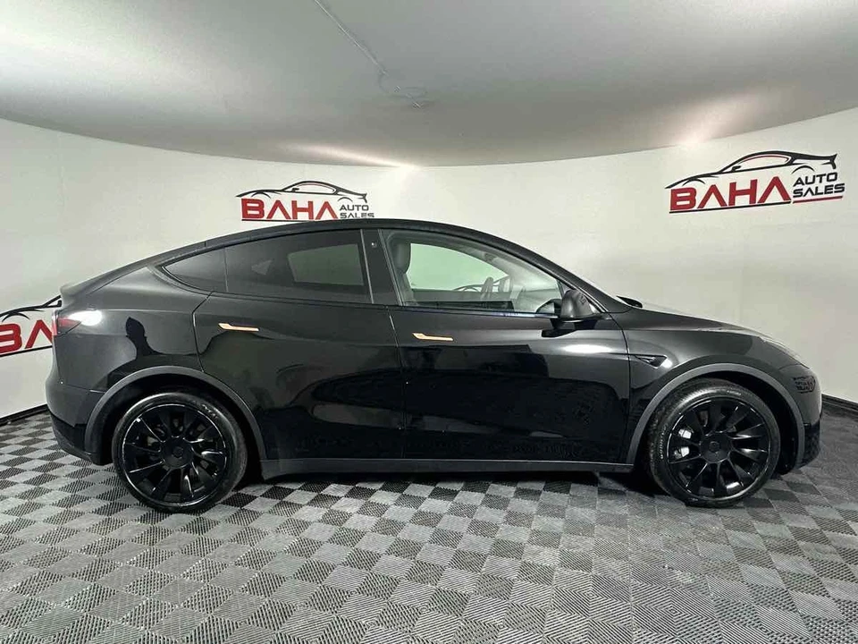 2022 Tesla Model Y - Image 10 of 21