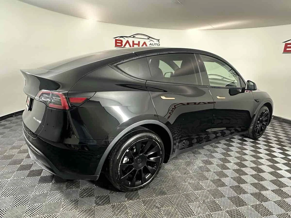 2022 Tesla Model Y - Image 8 of 21