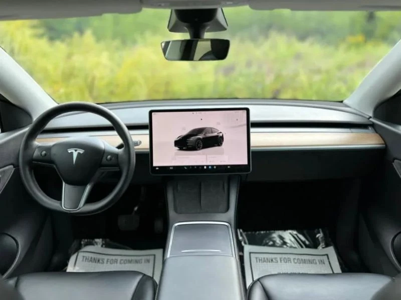 2022 Tesla Model Y - Image 11 of 12