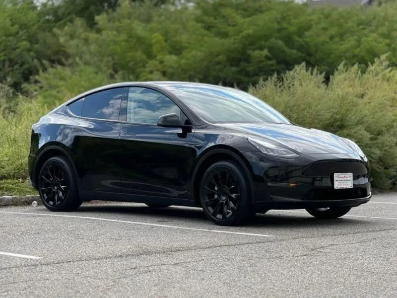 2022 Tesla Model Y - Image 2 of 12