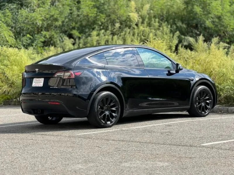 2022 Tesla Model Y - Image 9 of 12