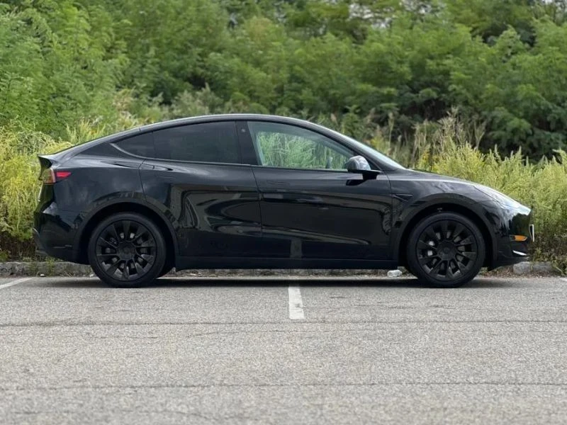 2022 Tesla Model Y - Image 10 of 12