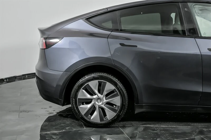 2022 Tesla Model Y - Image 11 of 21