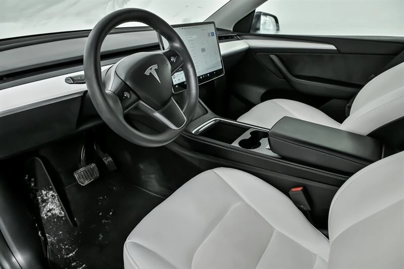 2022 Tesla Model Y - Image 16 of 21