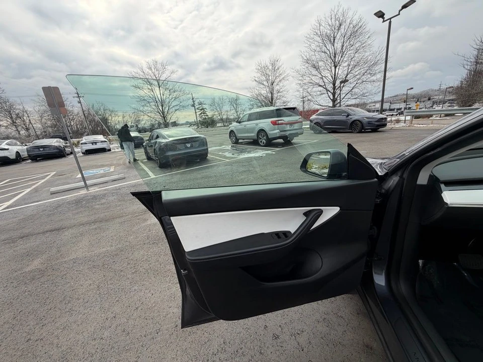 2022 Tesla Model Y - Image 7 of 15