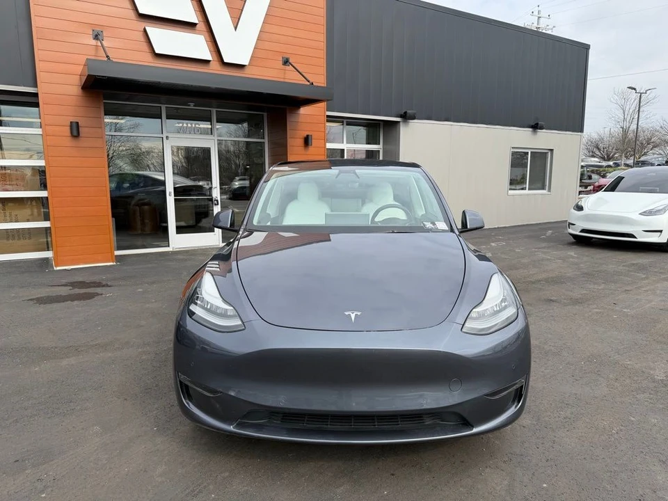 2022 Tesla Model Y - Image 2 of 15