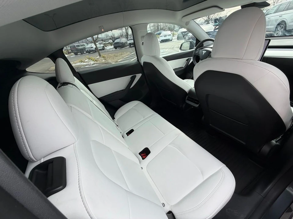 2022 Tesla Model Y - Image 14 of 15