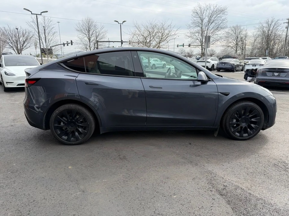 2022 Tesla Model Y - Image 4 of 15