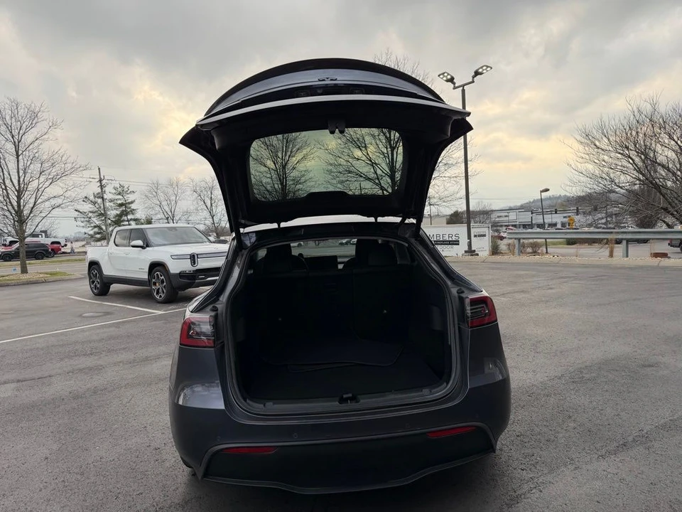2022 Tesla Model Y - Image 5 of 18