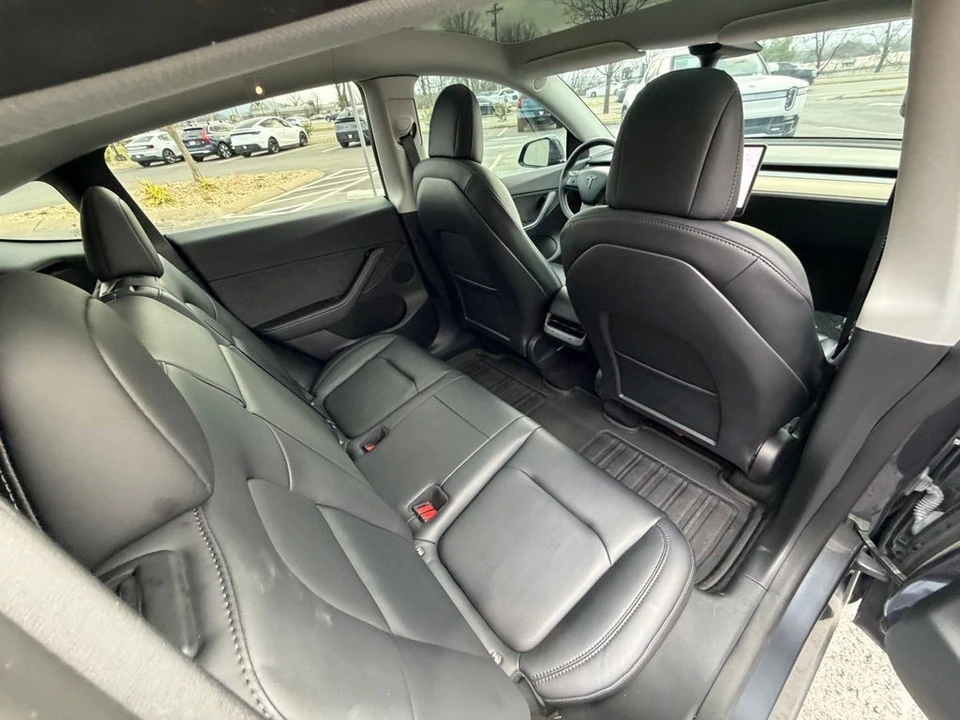 2022 Tesla Model Y - Image 17 of 18