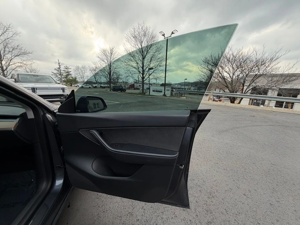 2022 Tesla Model Y - Image 12 of 18