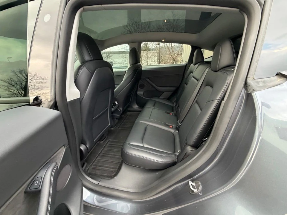 2022 Tesla Model Y - Image 10 of 18