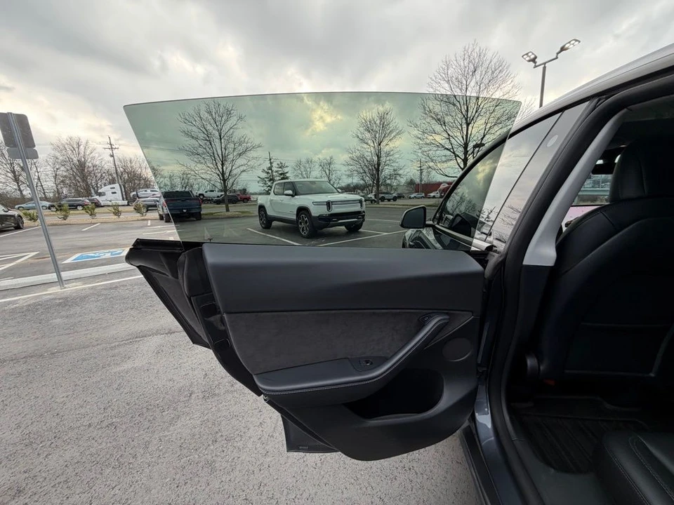 2022 Tesla Model Y - Image 9 of 18