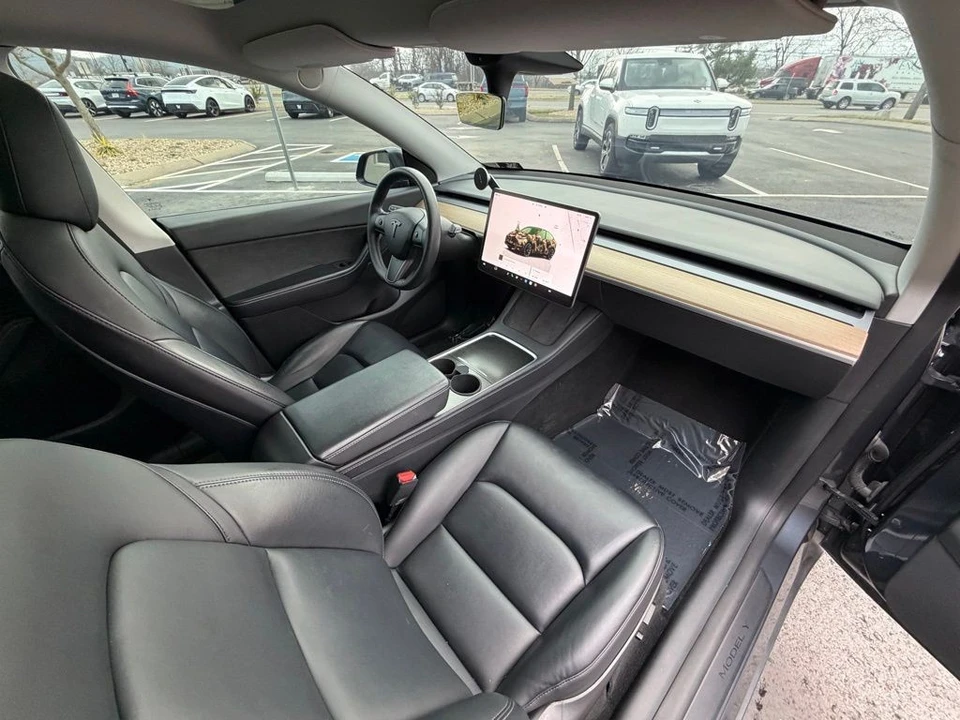 2022 Tesla Model Y - Image 14 of 18