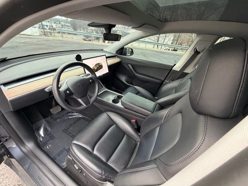 2022 Tesla Model Y - Image 8 of 18