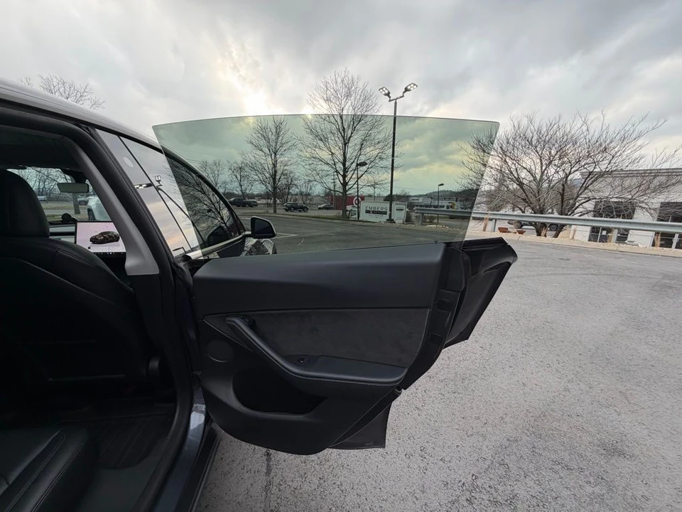 2022 Tesla Model Y - Image 15 of 18