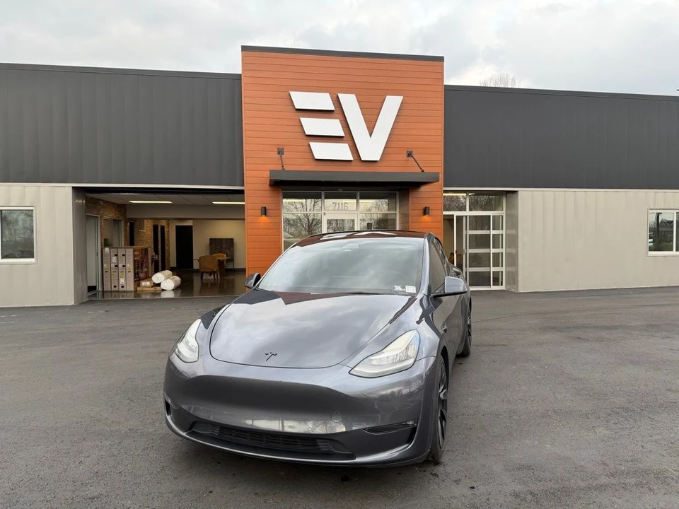 2022 Tesla Model Y - Image 2 of 18