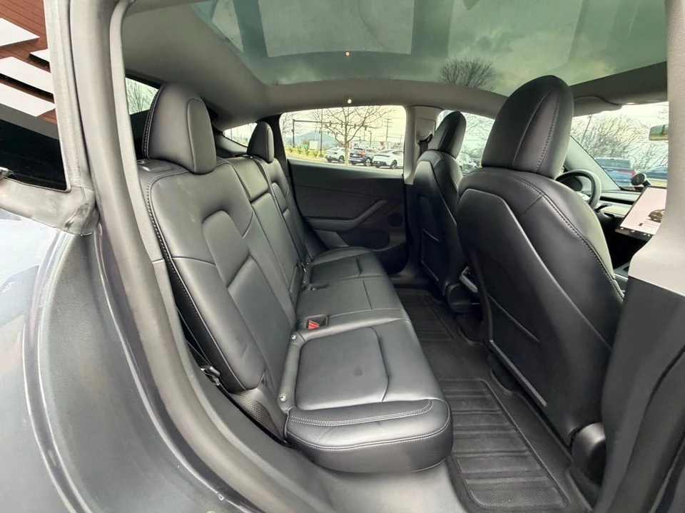 2022 Tesla Model Y - Image 16 of 18