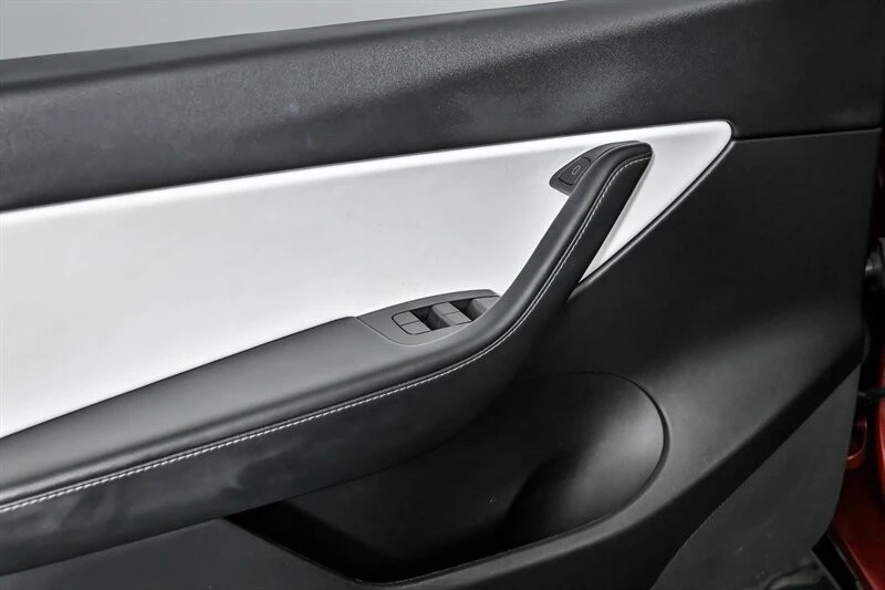 2022 Tesla Model Y - Image 15 of 21