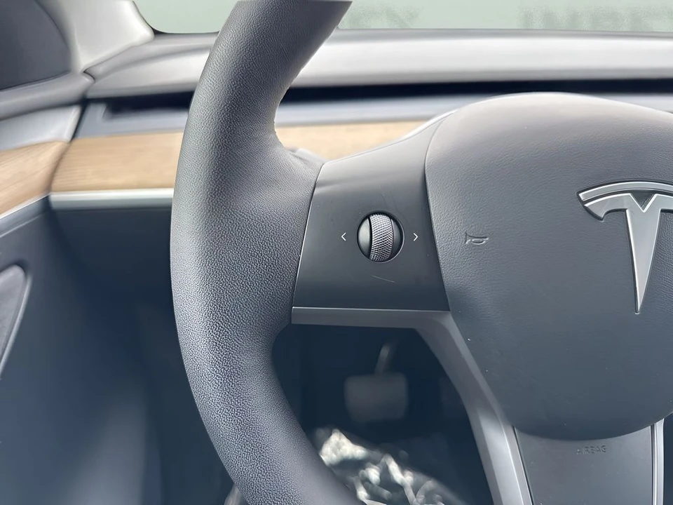 2022 Tesla Model Y - Image 16 of 21