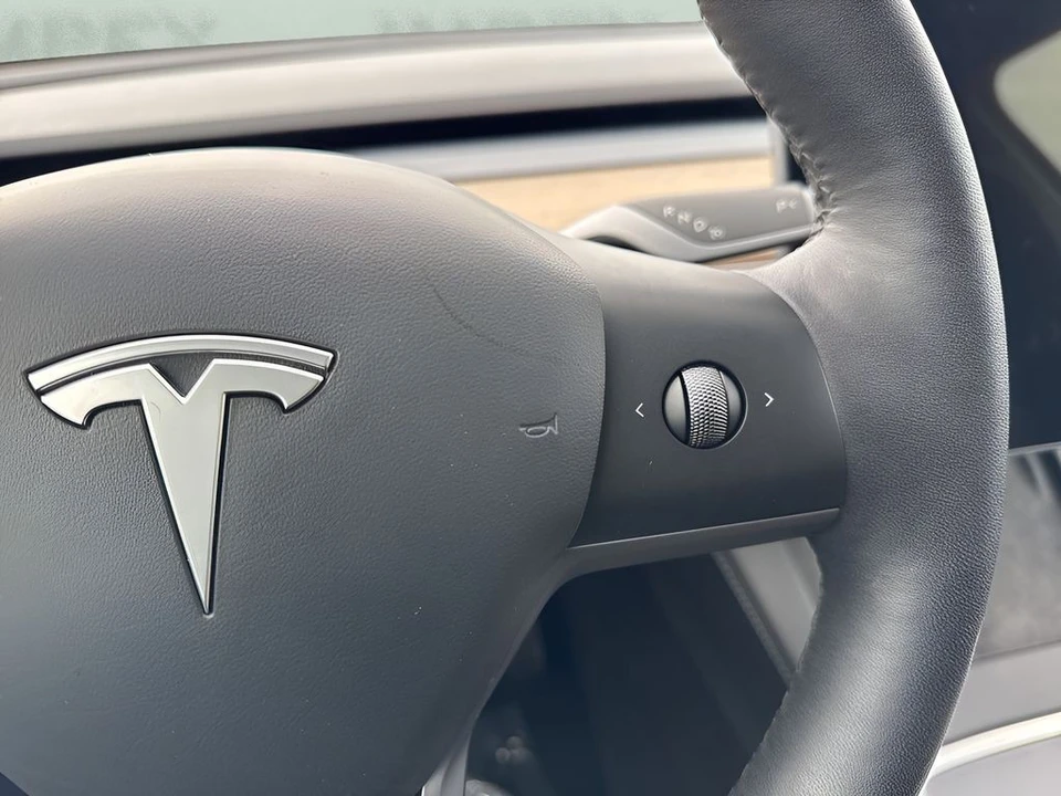 2022 Tesla Model Y - Image 17 of 21