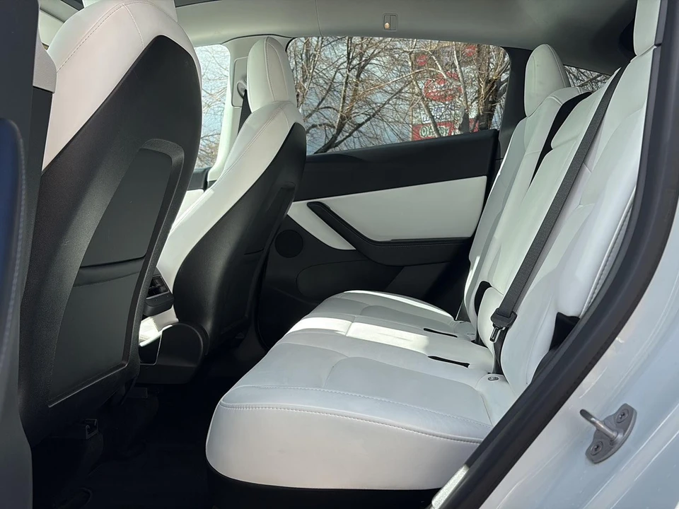 2022 Tesla Model Y - Image 16 of 21
