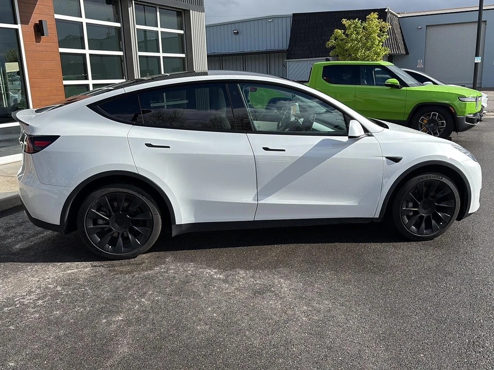 2022 Tesla Model Y - Image 9 of 21