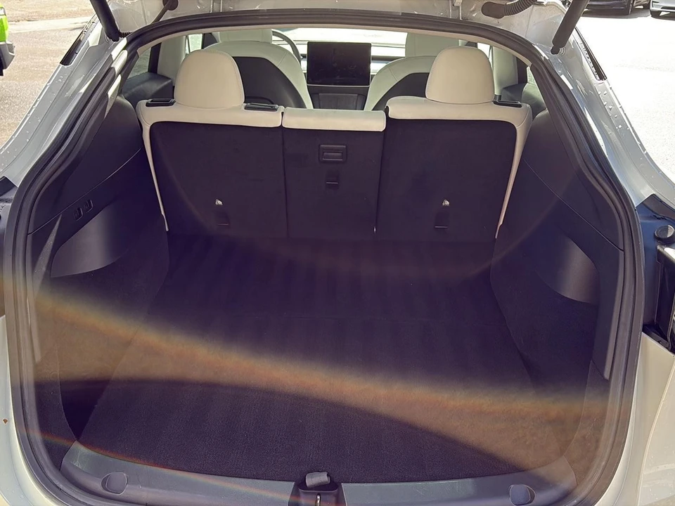 2022 Tesla Model Y - Image 17 of 21