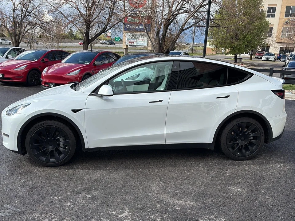 2022 Tesla Model Y - Image 5 of 21