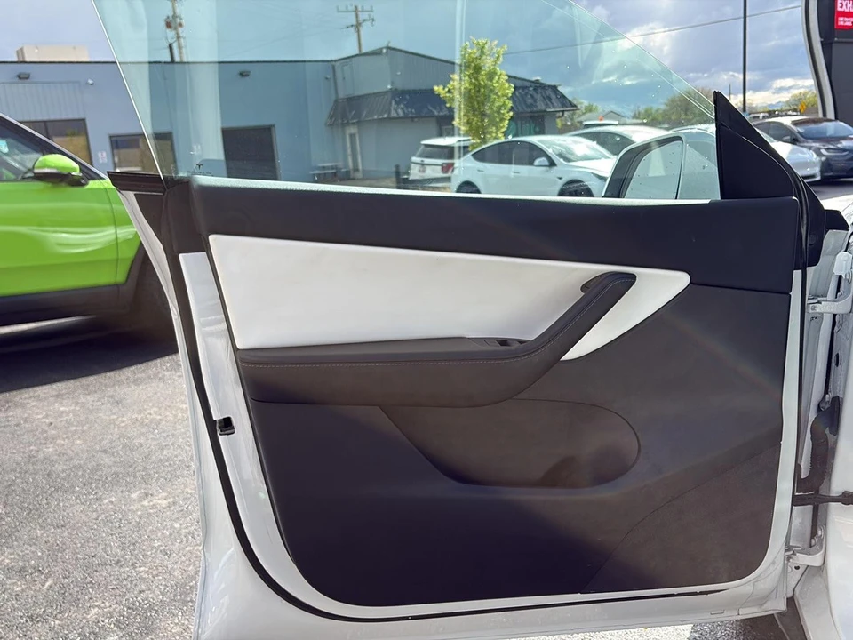 2022 Tesla Model Y - Image 11 of 21